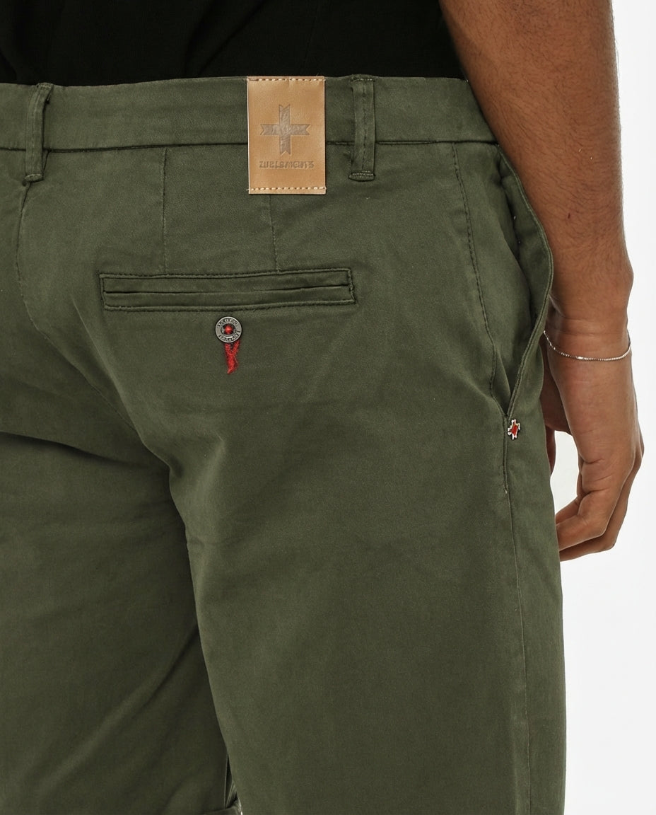 Bermuda chino con ricamo sul retro