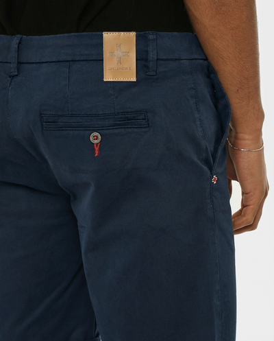 Bermuda chino con ricamo sul retro