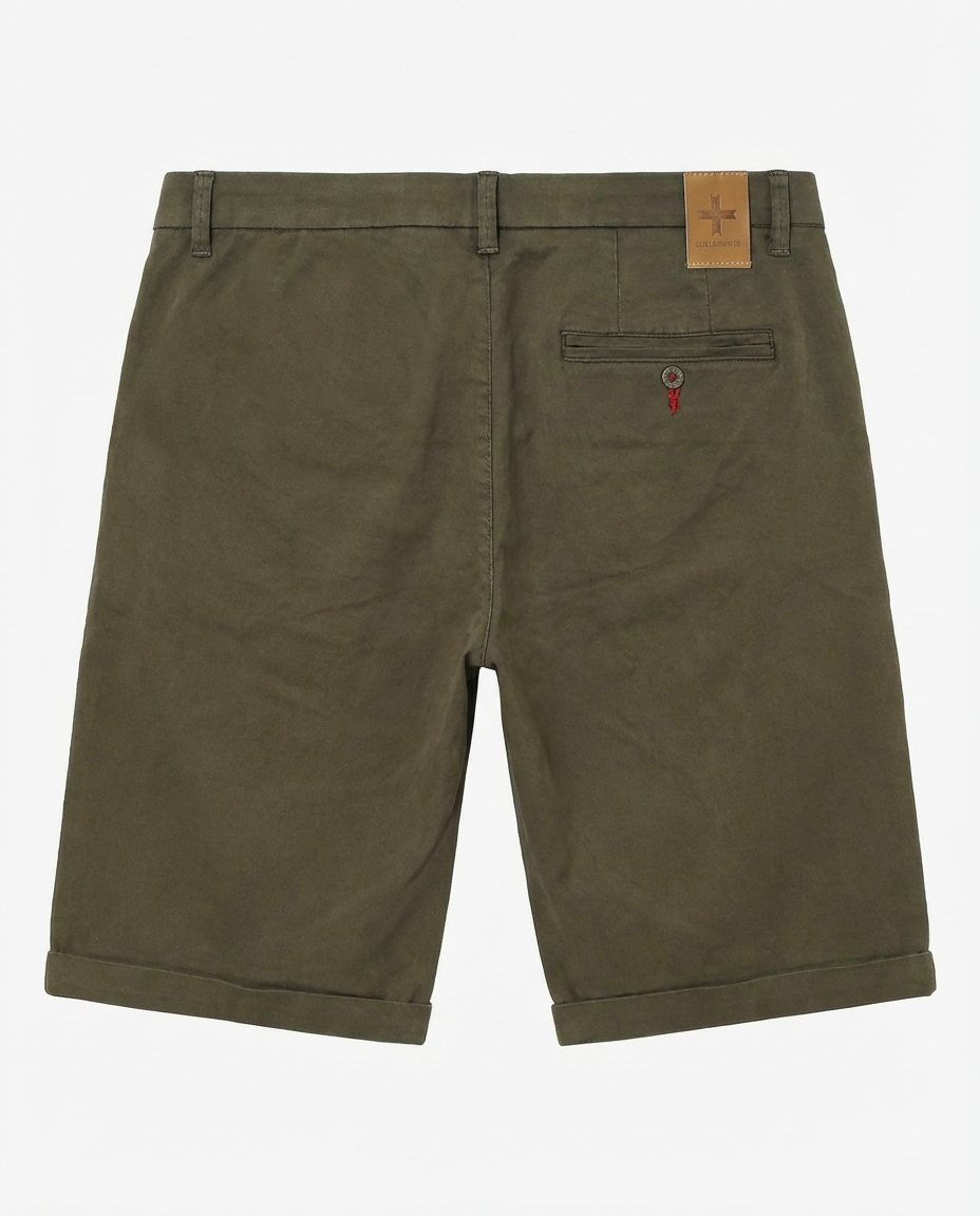 Bermuda chino con ricamo sul retro