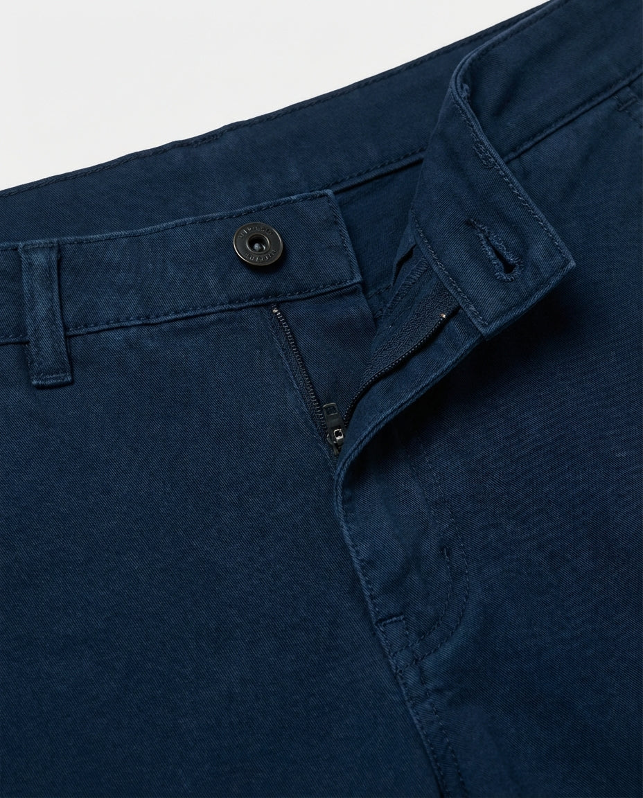 Bermuda chino con ricamo sul retro