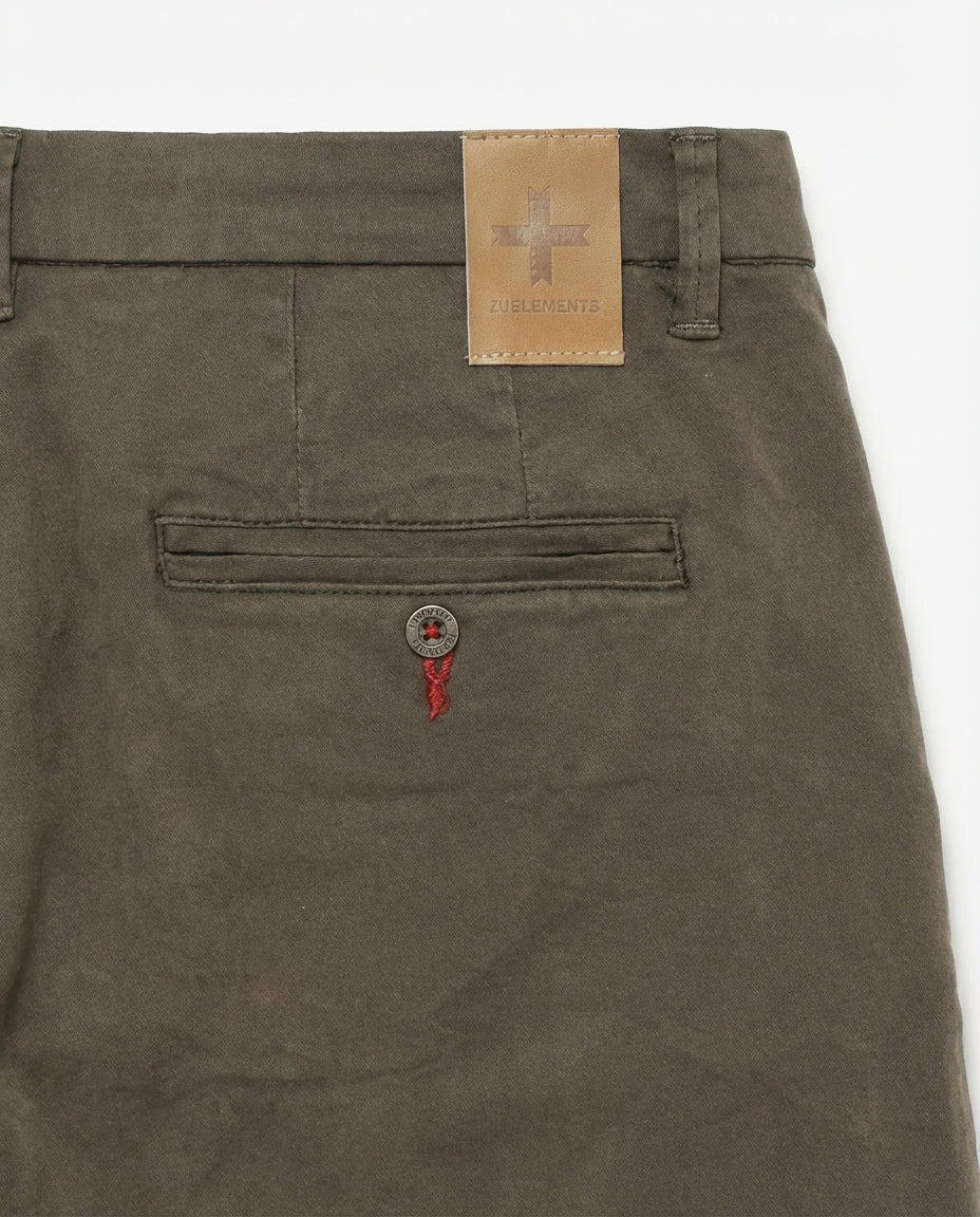 Bermuda chino con ricamo sul retro