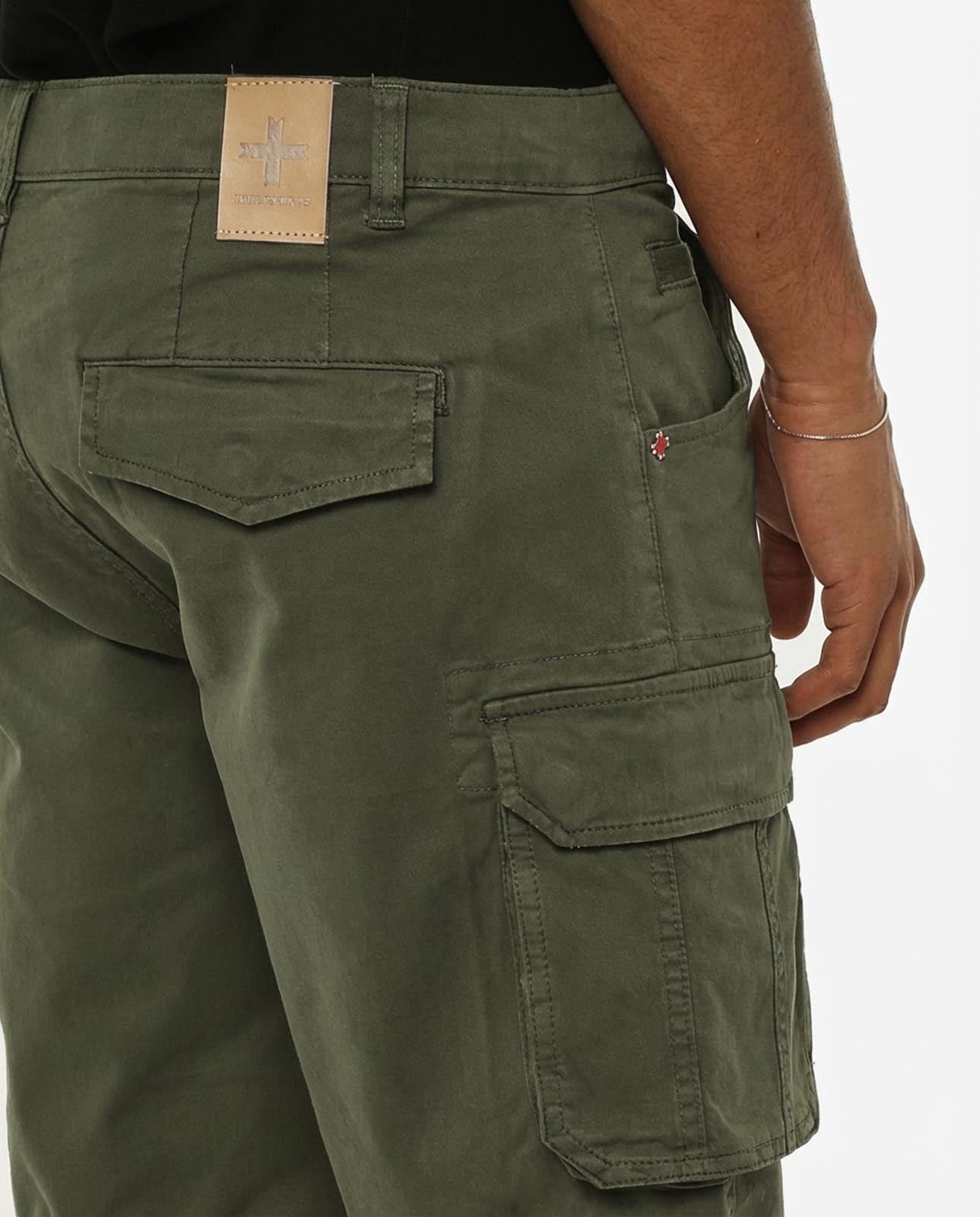 Bermuda con ricamo sul retro