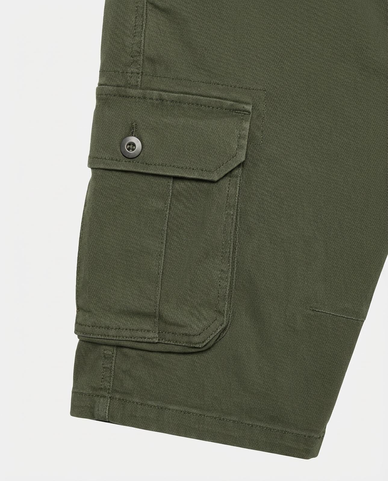 Bermuda con ricamo sul retro