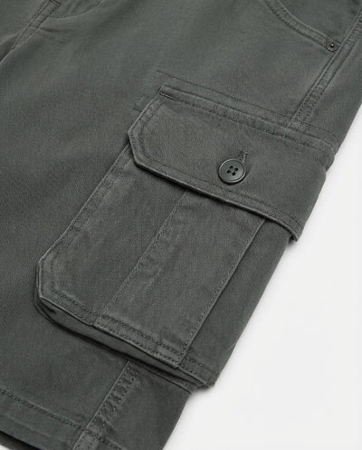 Bermuda con ricamo sul retro