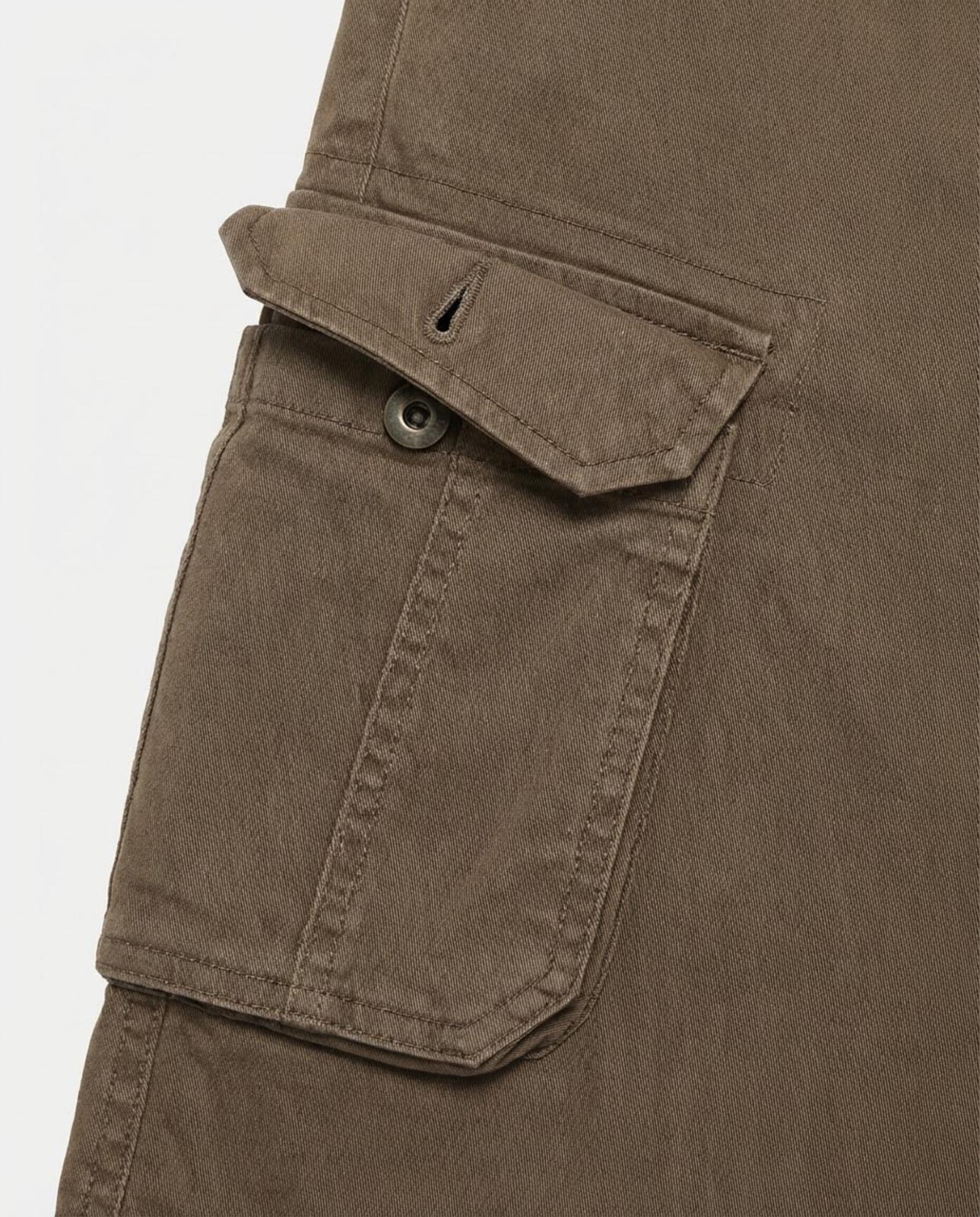 Bermuda con ricamo sul retro