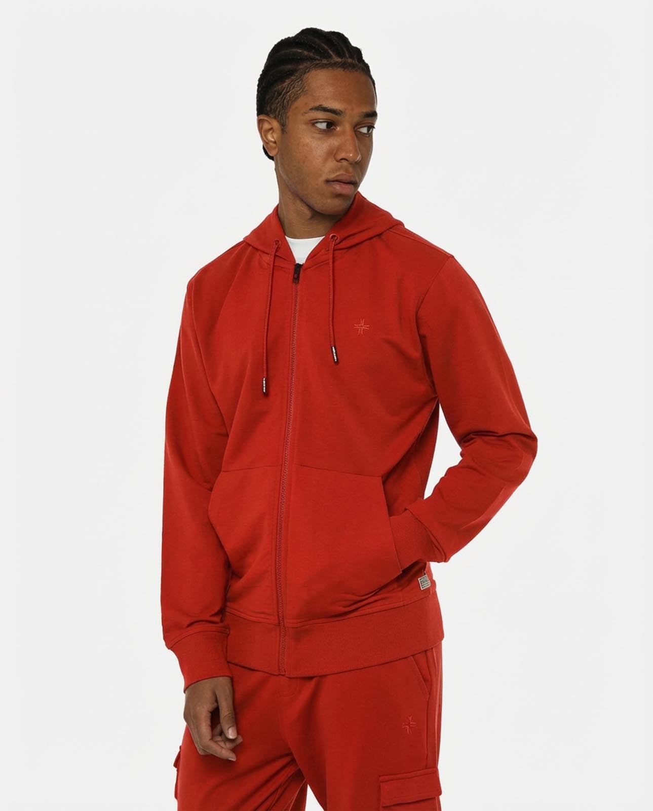 Felpa zip con cappuccio, logo ricamato lato cuore. Polso e fondo a coste