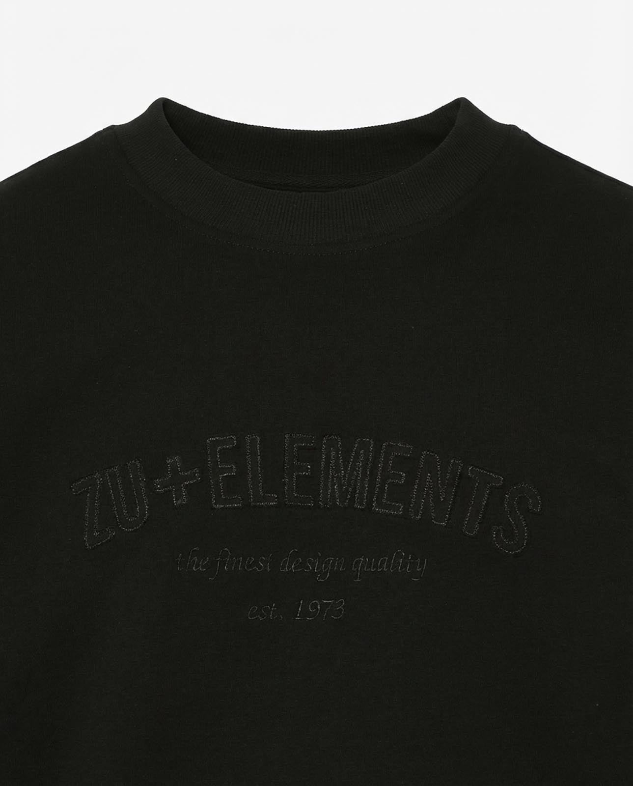 Felpa girocollo con applicazione frontale in tono ricamata