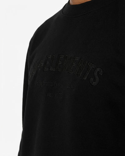 Felpa girocollo con applicazione frontale in tono ricamata