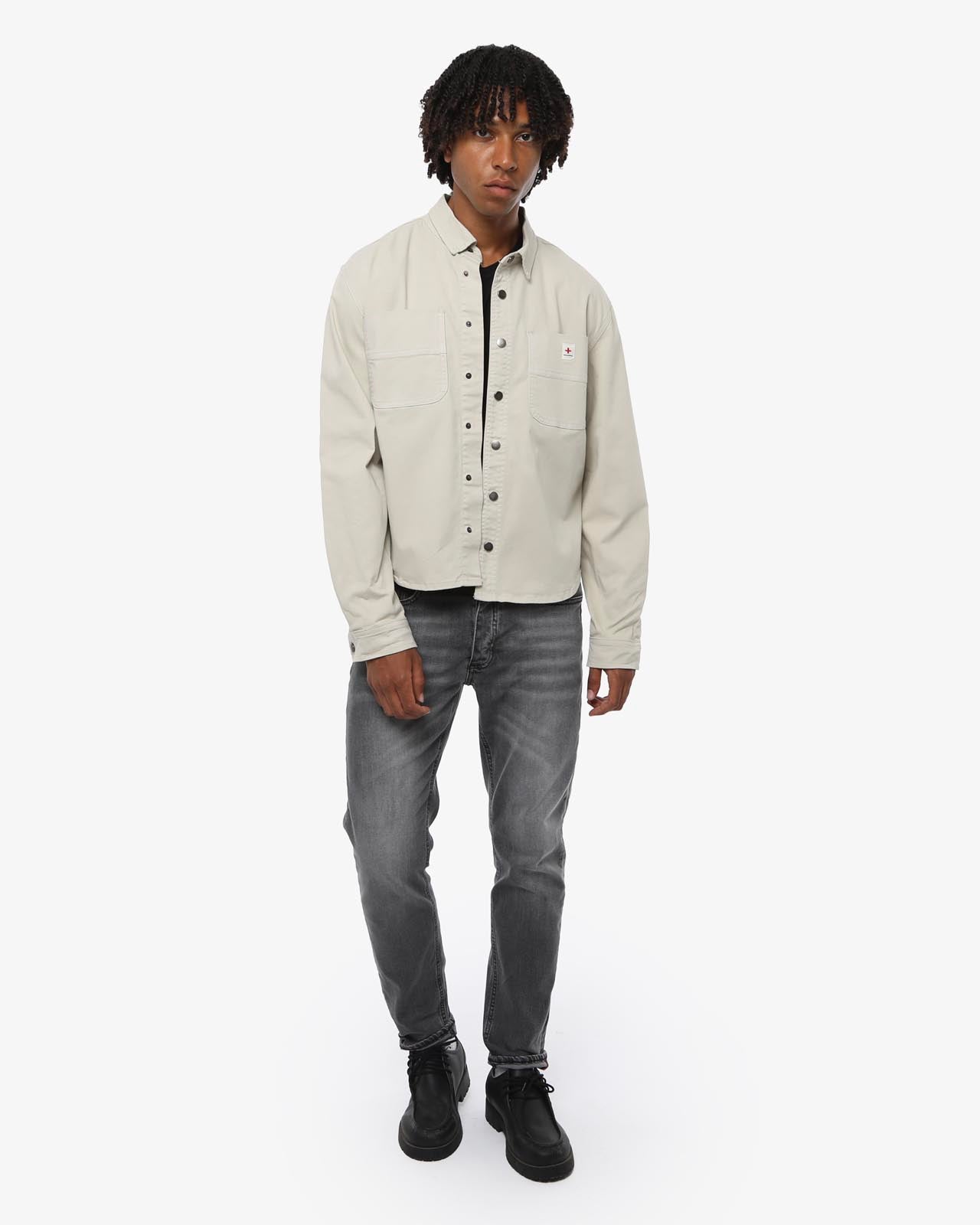 Overshirt in twill con tasche frontali, etichetta e bottoni personalizzati