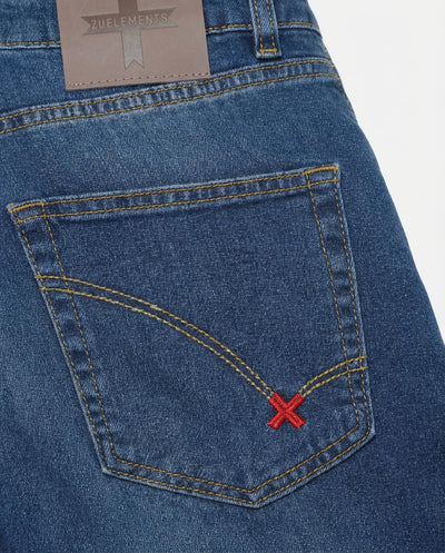 Jeans regular fit Ronnie in tono medium blue con accessori logati